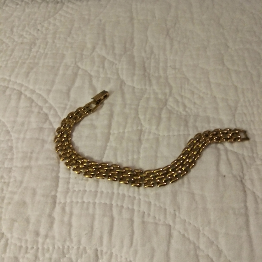 Goldtone Braclet - Picture 5 of 6